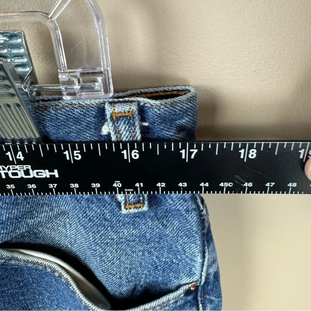 Levi's Y2K Vintage Relax Fit 505 Blue Jeans with Flaw 36X30